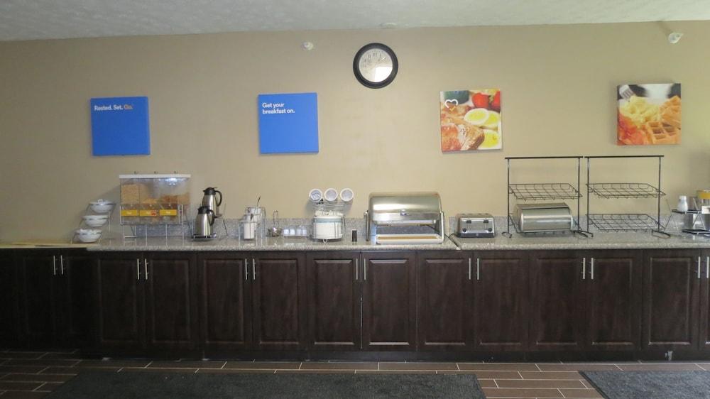 Comfort Inn & Suites Fairborn Near Wright Patterson Afb Exterior foto
