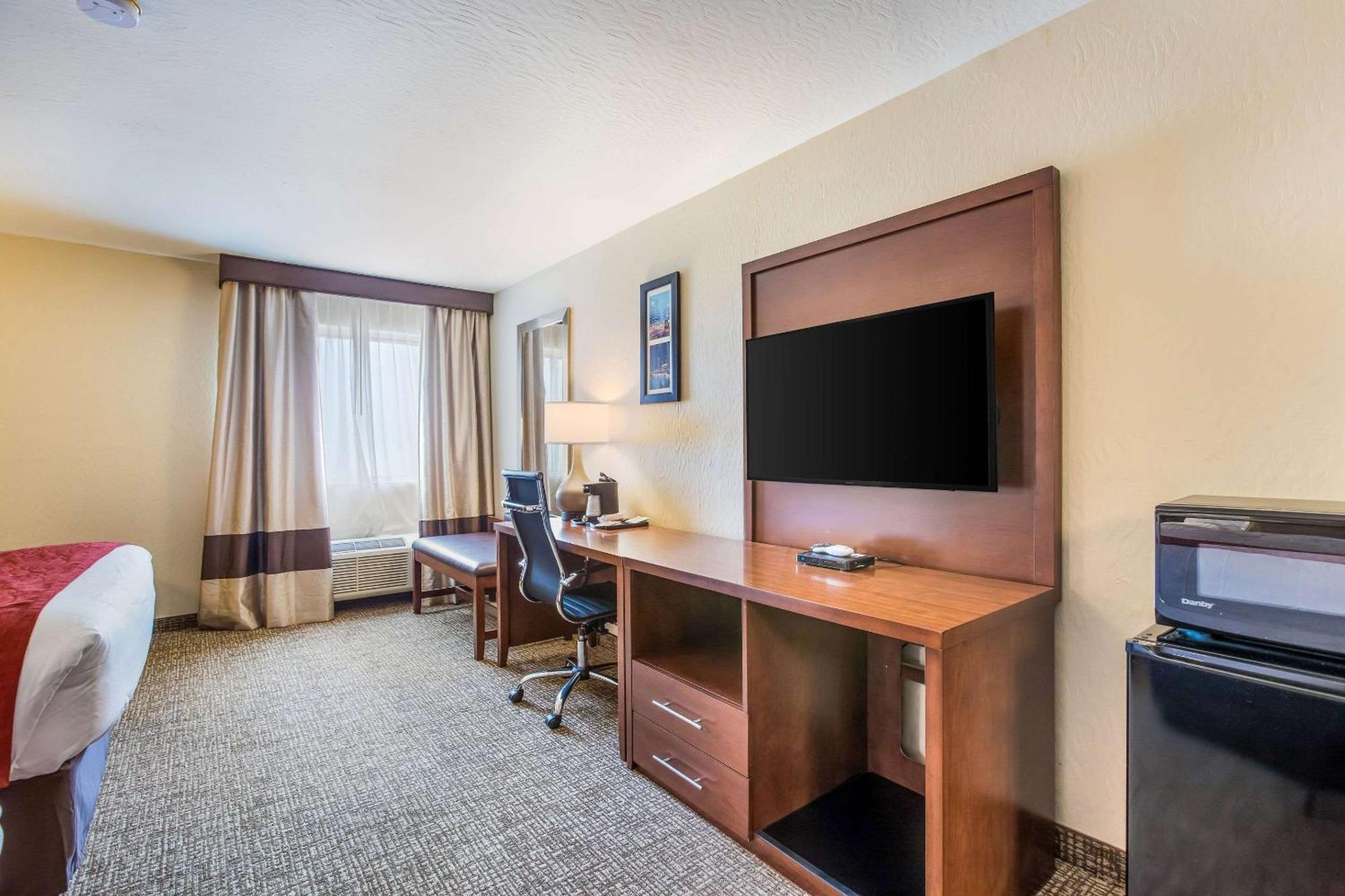 Comfort Inn & Suites Fairborn Near Wright Patterson Afb Exterior foto